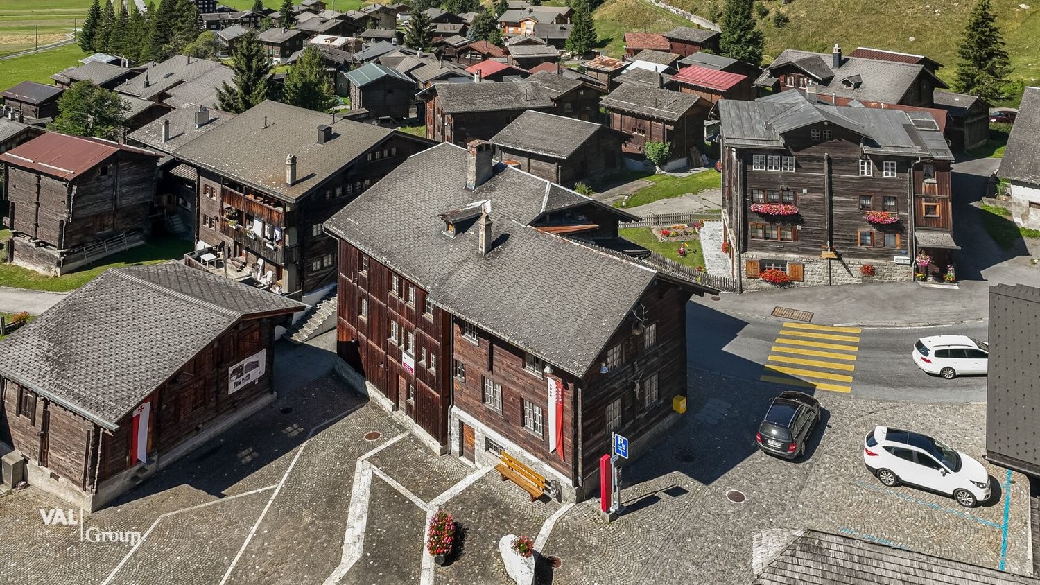 Living / commercial building