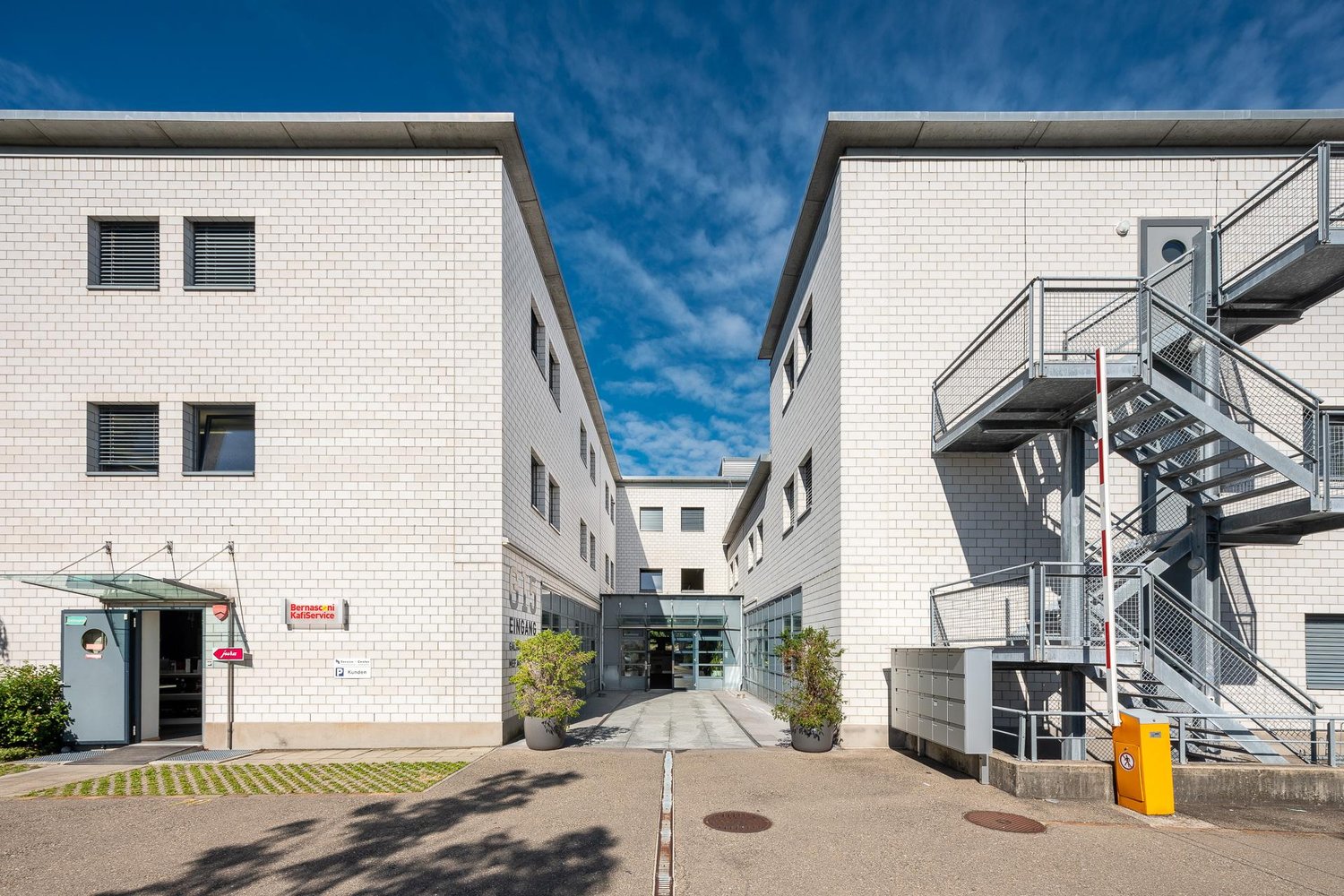 532m² commercial, photo 1 of 8