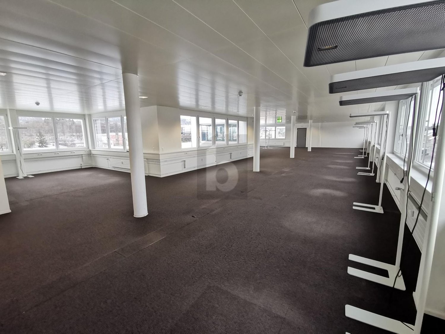 309m² office, photo 2 of 3