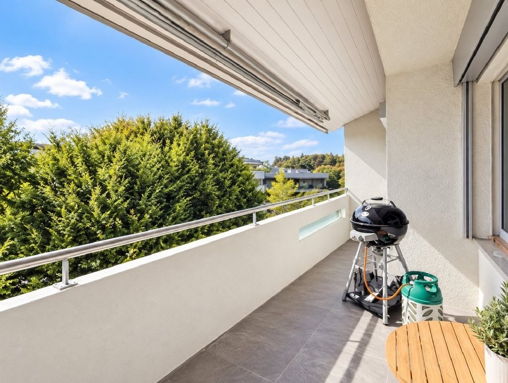 5 rooms apartment