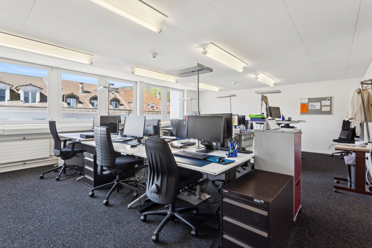 133m² bureau, photo 1 sur 8