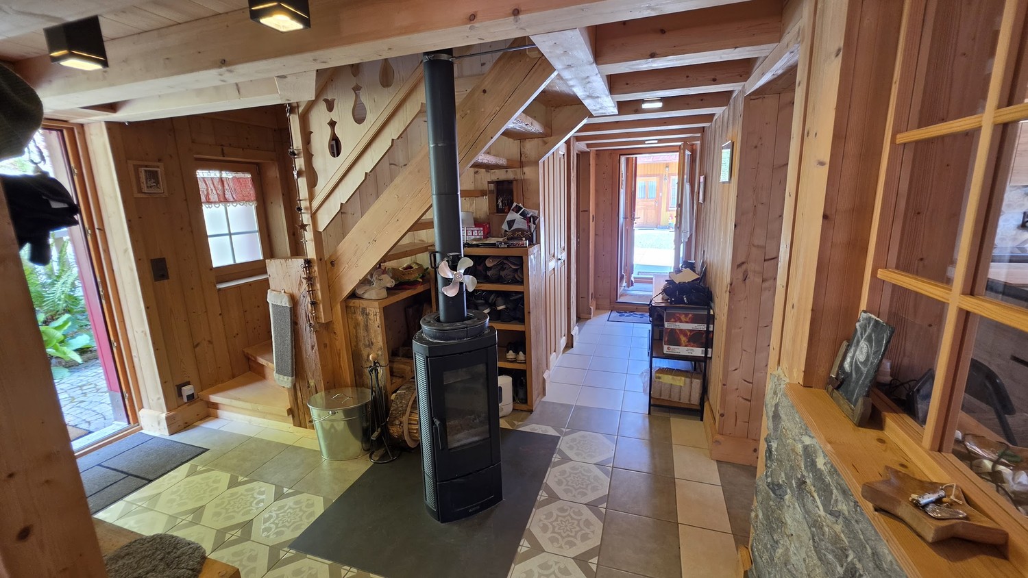 5 rooms apartment