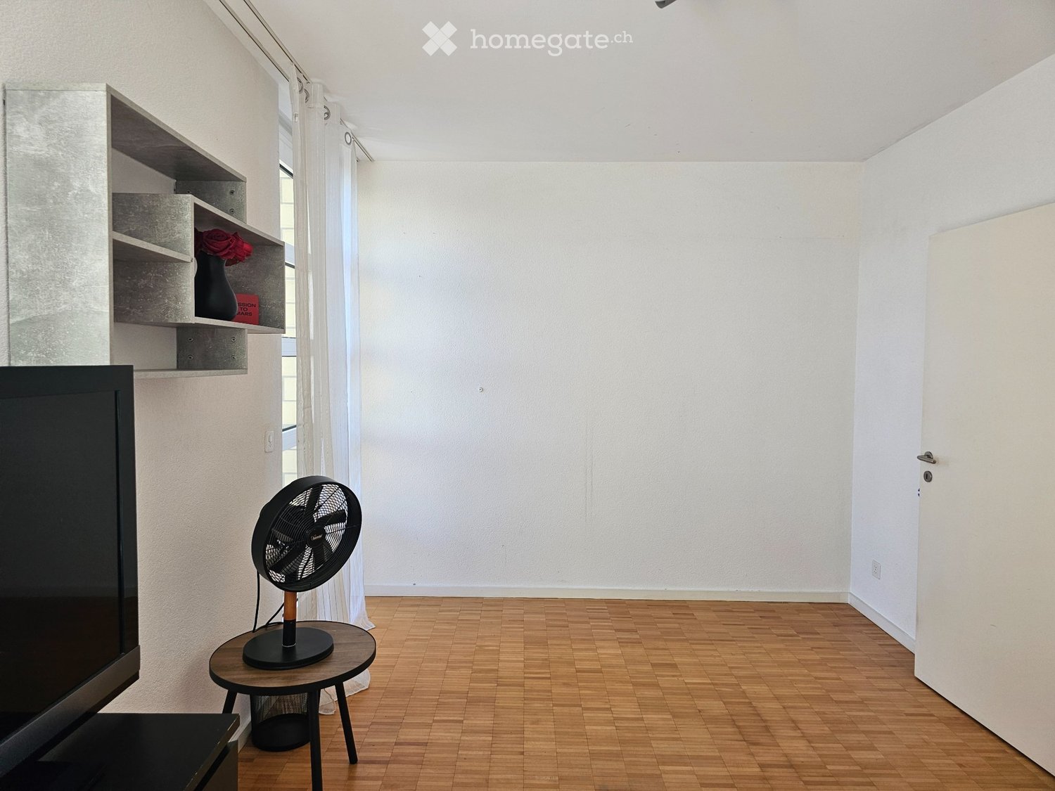 1 room single room, photo 1 of 2