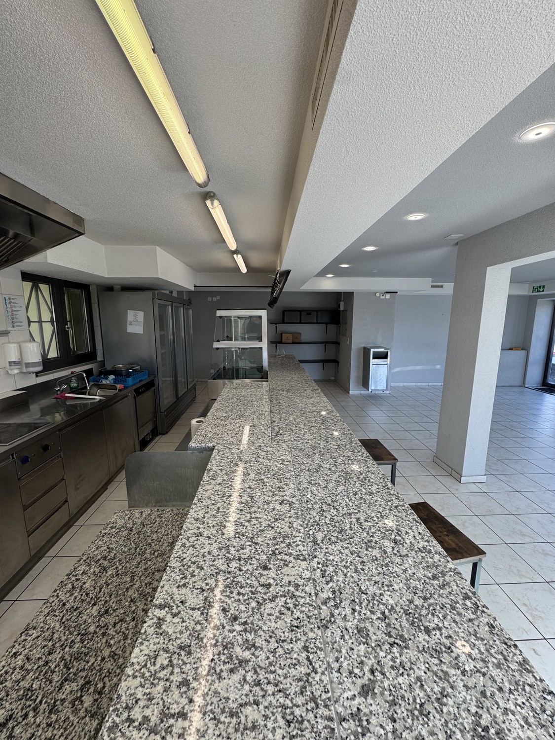 Commercial, photo 2 of 10