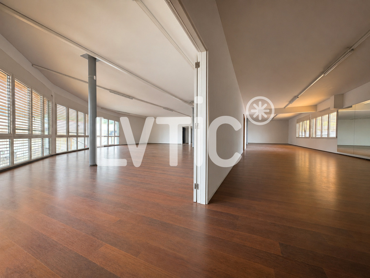 336m² atelier, photo 4 of 9