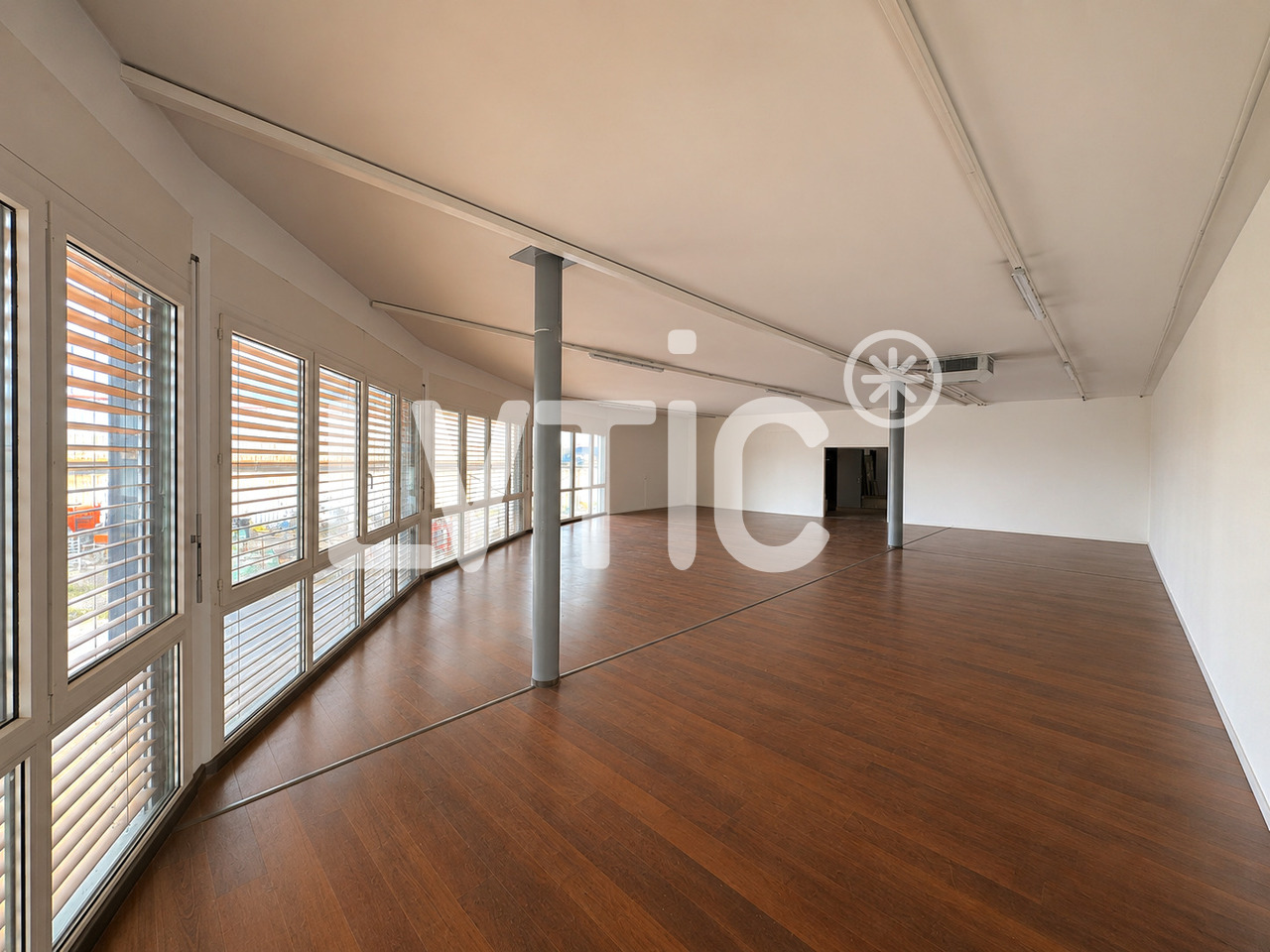 336m² atelier, photo 3 of 9