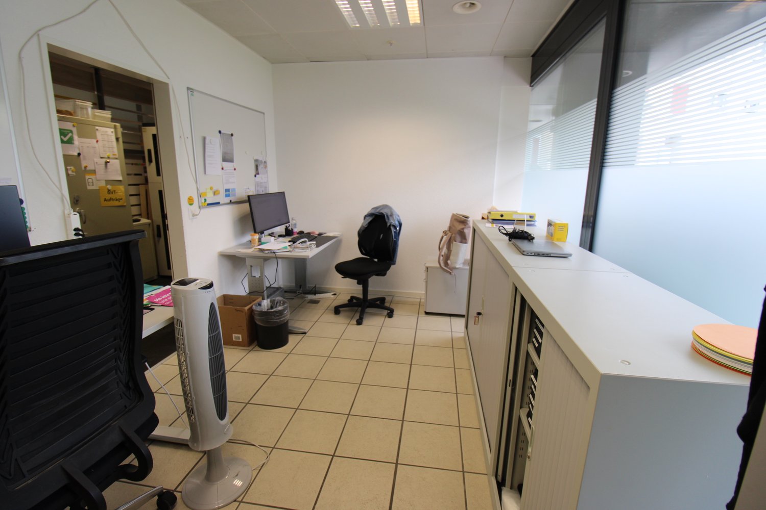 253m² shop