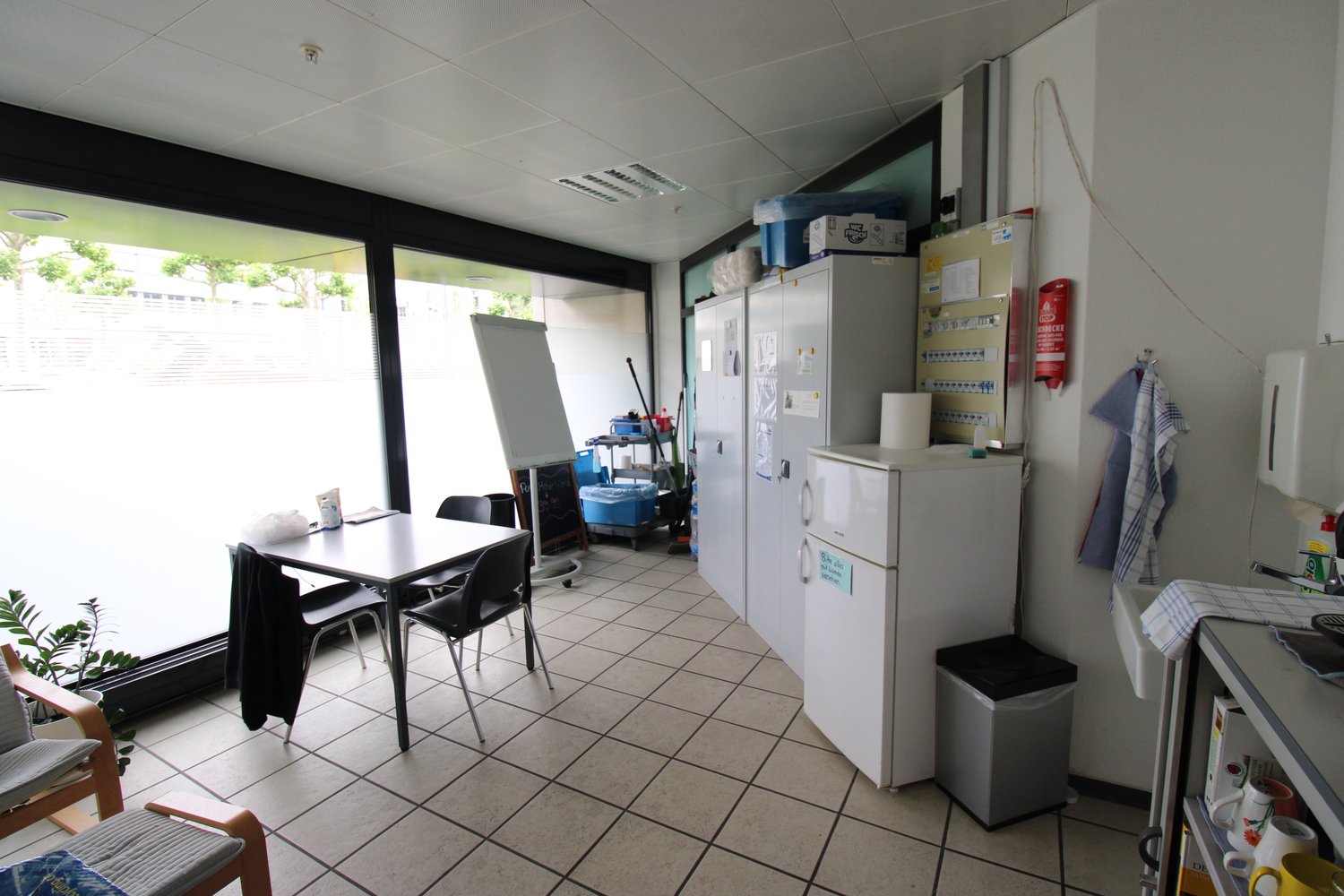 253m² shop