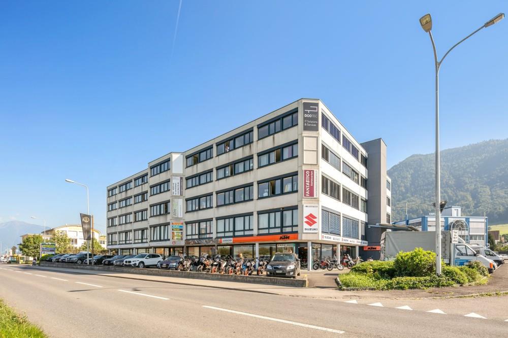 254m² shop, photo 1 of 10