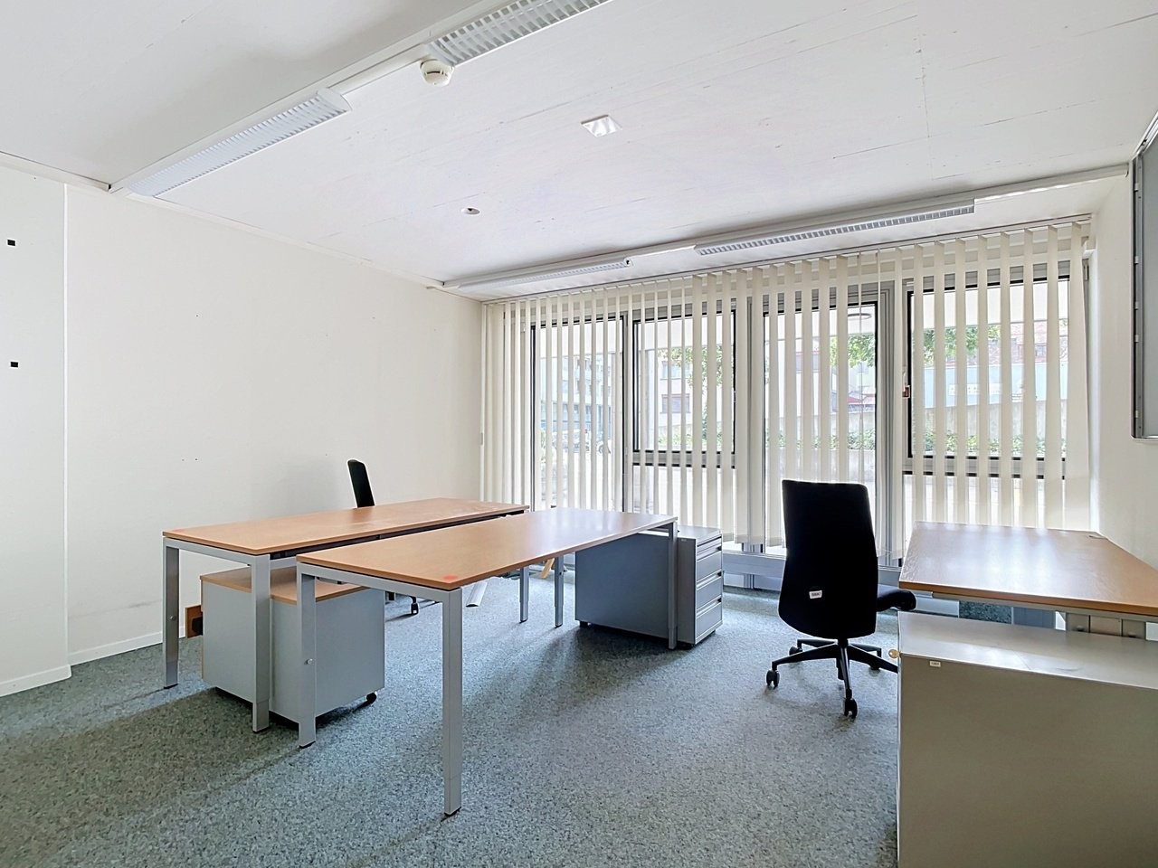 860m² commercial, photo 2 of 10
