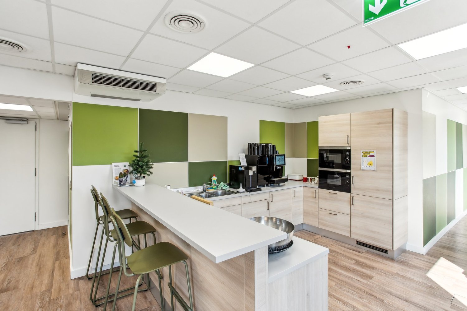 3000m² office, photo 7 of 10