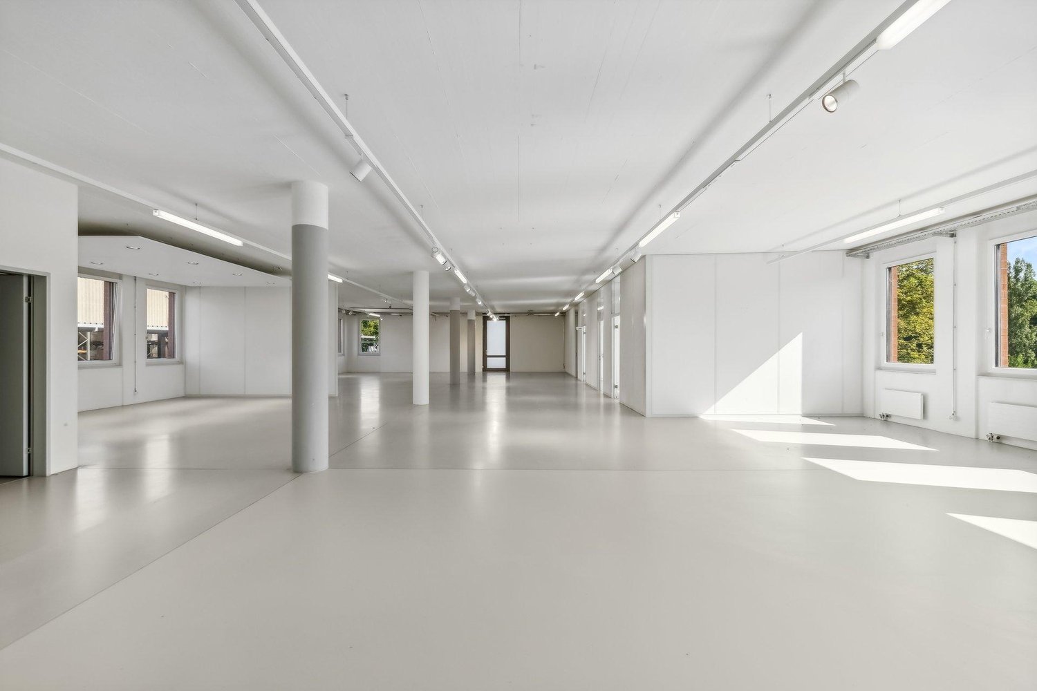 335m² office, photo 4 of 7