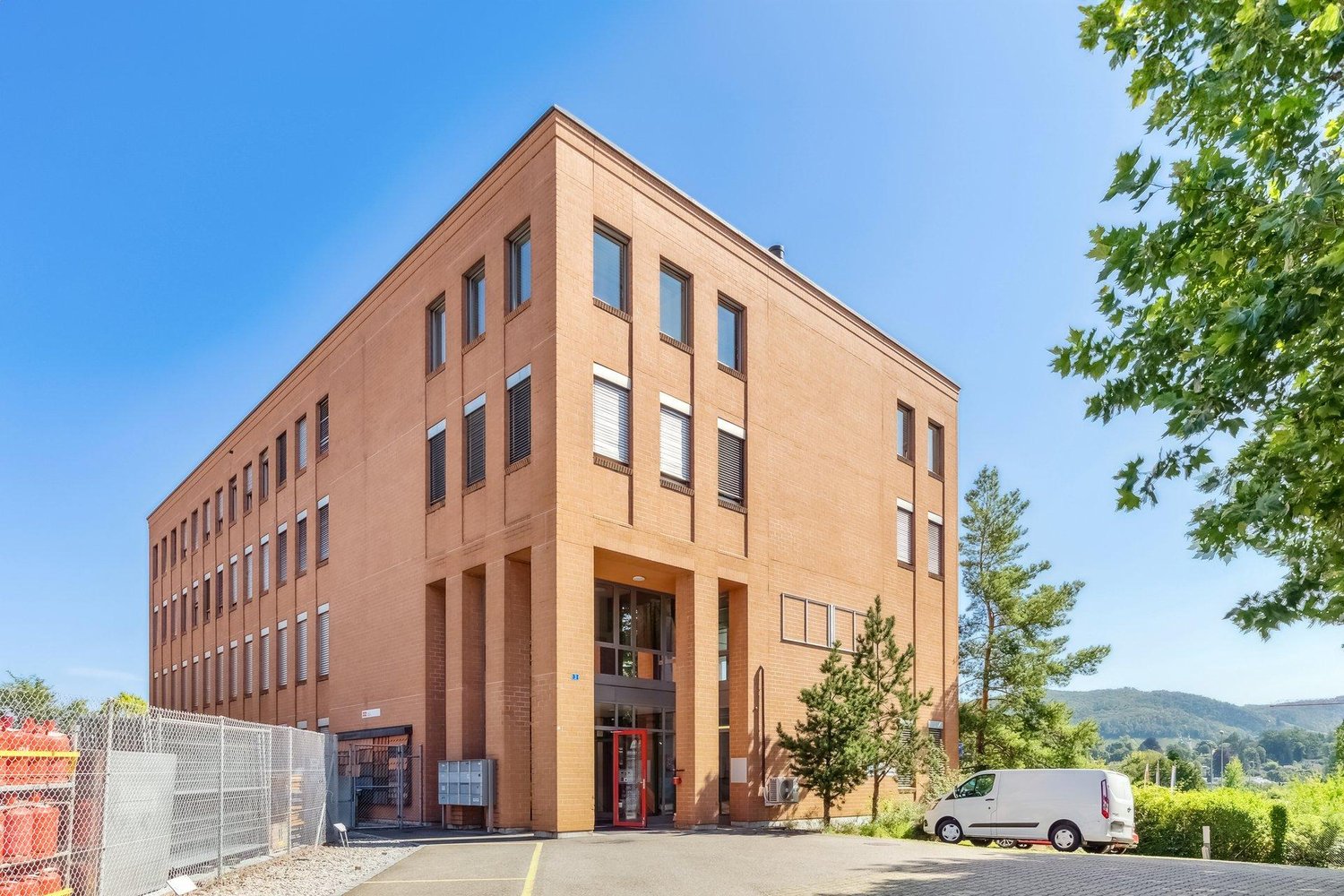 335m² office, photo 1 of 7