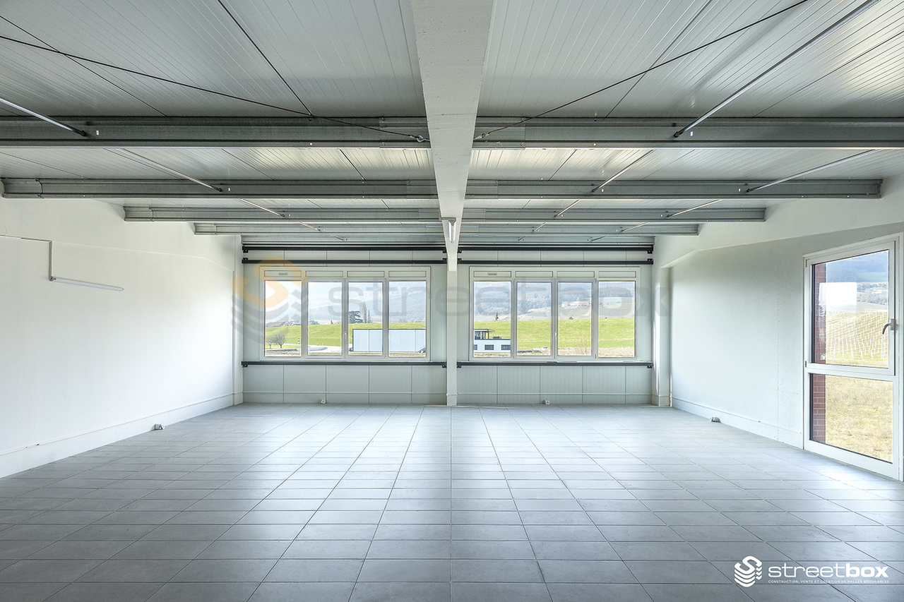 136m² commercial, photo 2 of 3