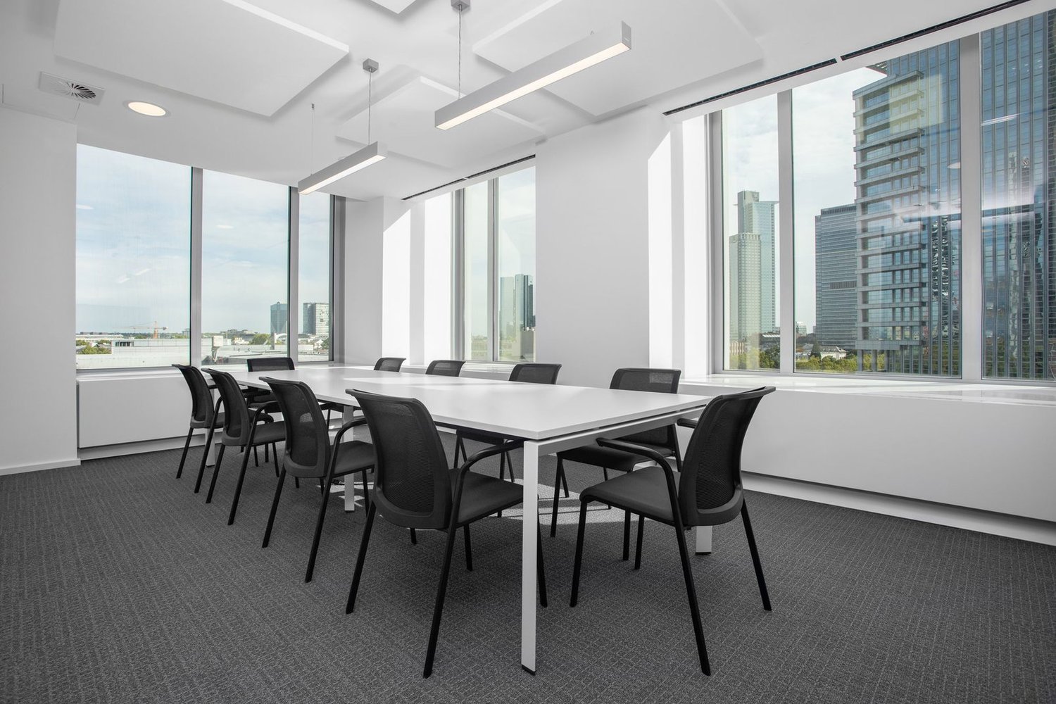 225m² office