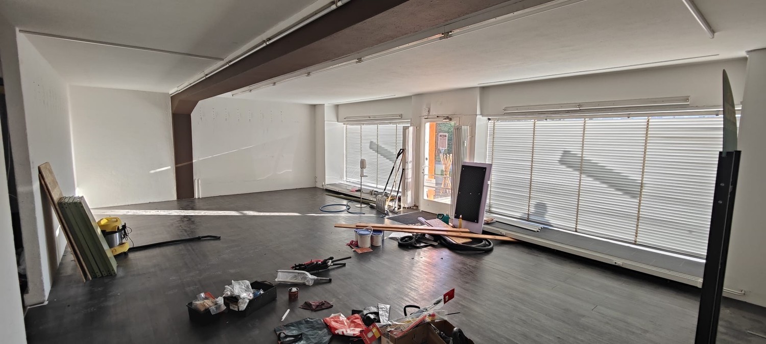 110m² commercial