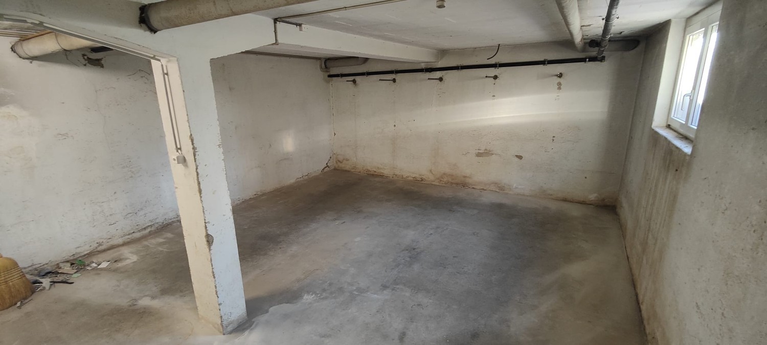 110m² commercial