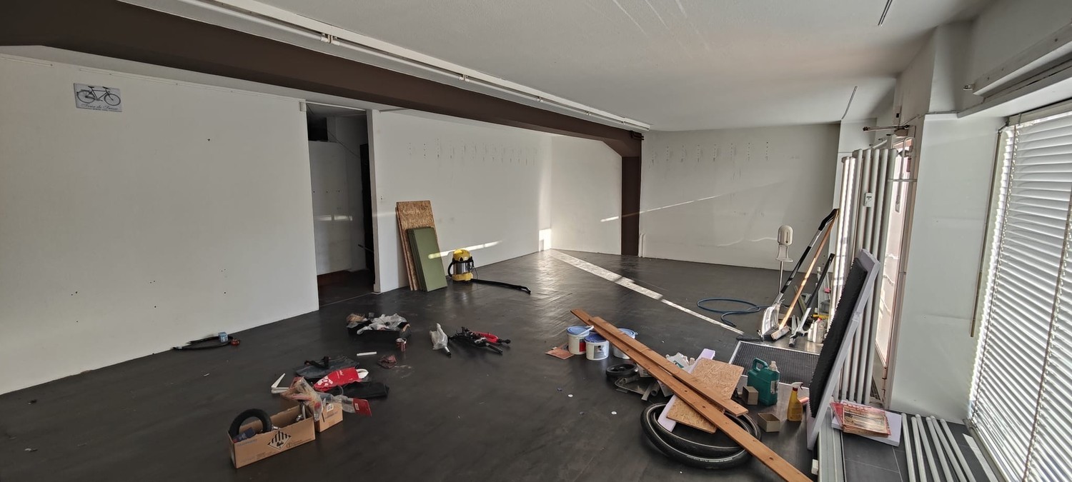 110m² commercial