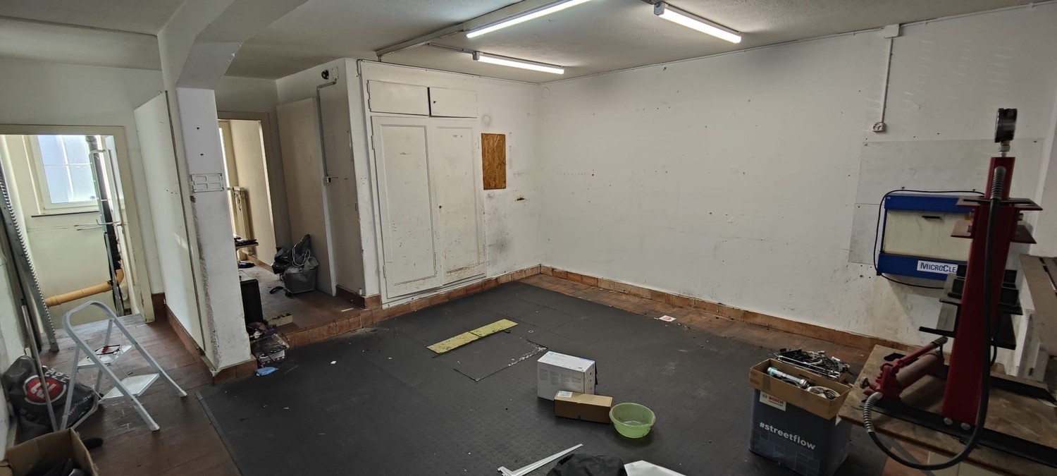 110m² commercial