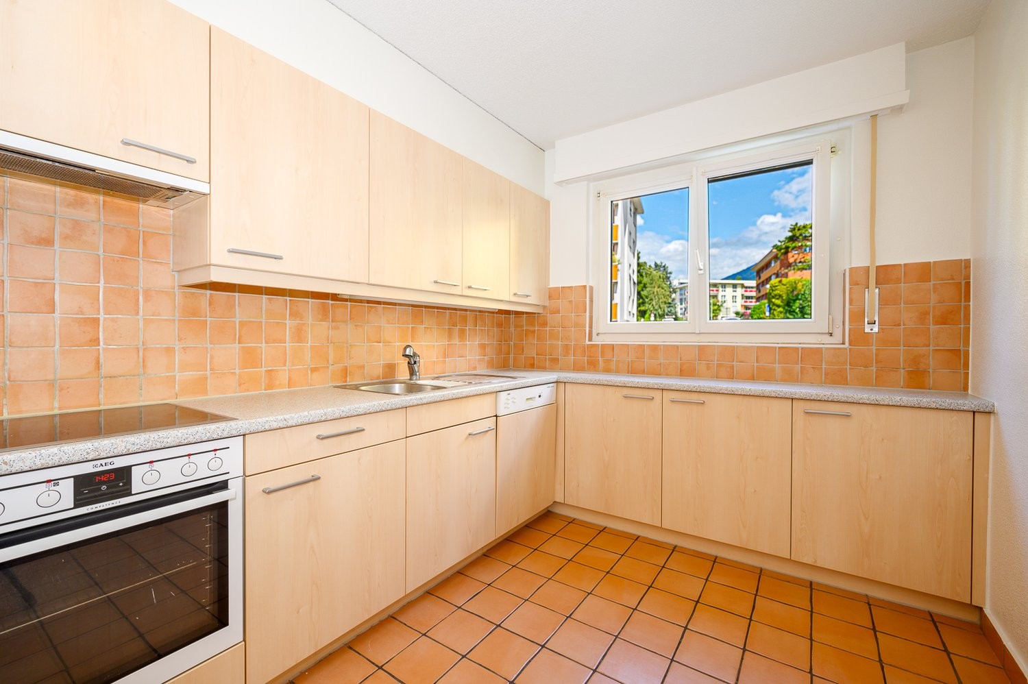 5 rooms apartment, photo 2 of 6