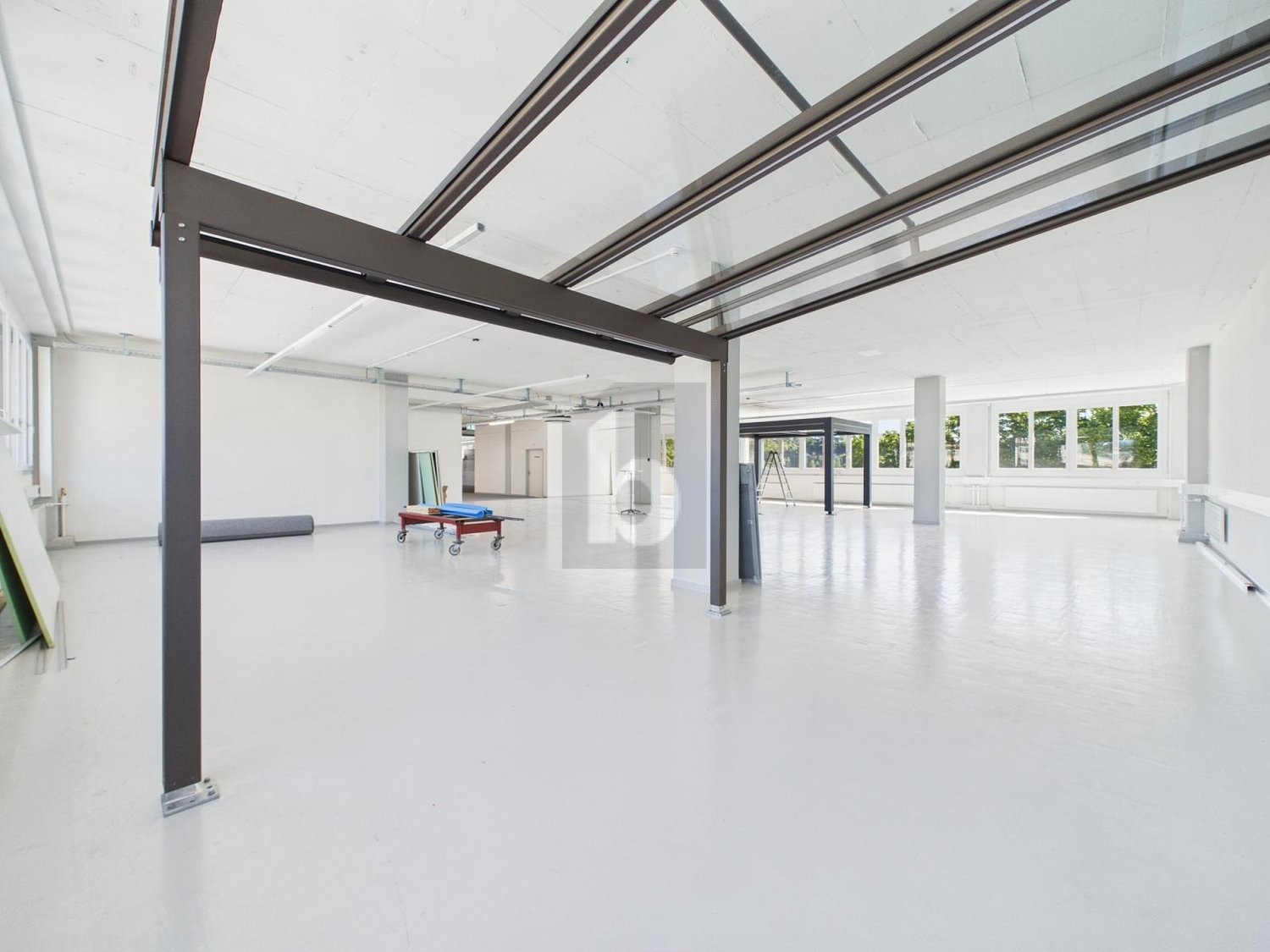 950m² office, photo 4 of 4