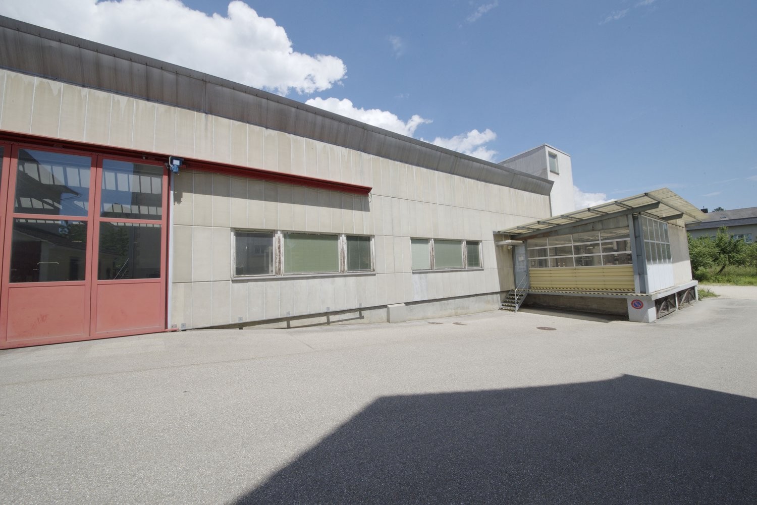 377m² commercial
