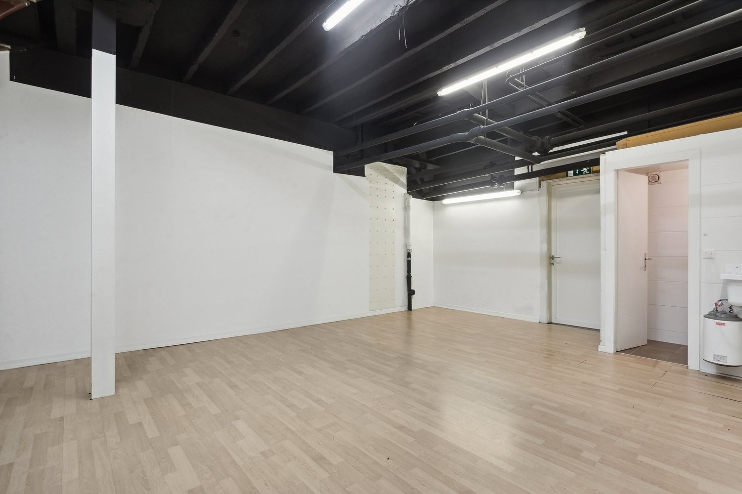 165m² shop, photo 6 of 9