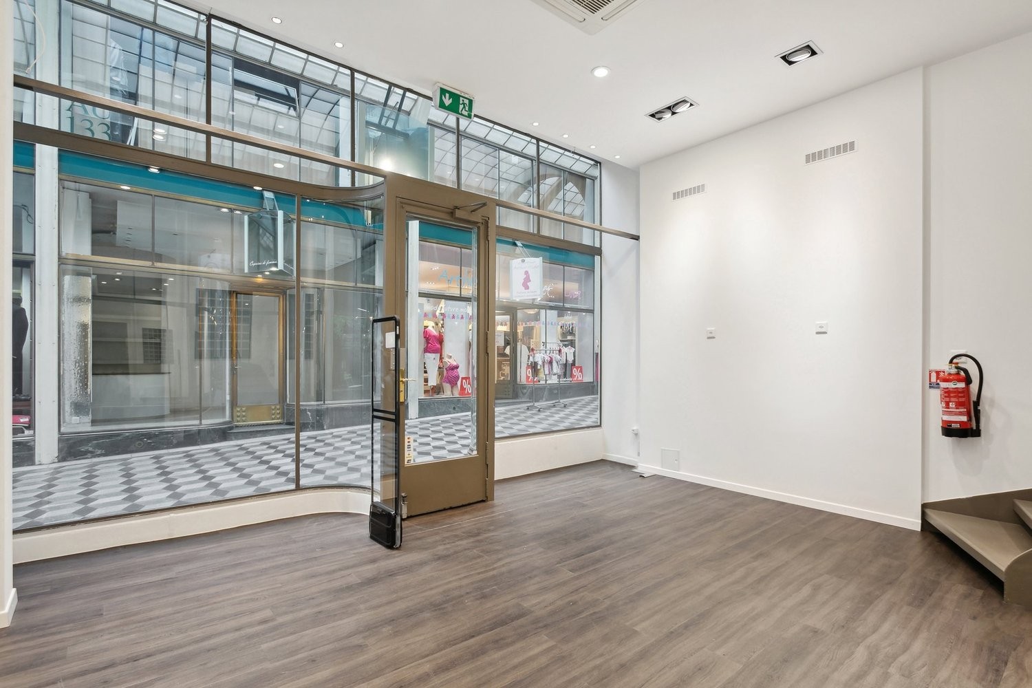 165m² shop, photo 3 of 9