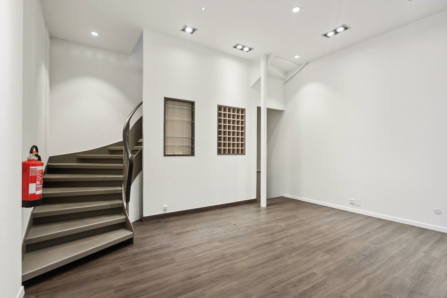 165m² shop, photo 2 of 9