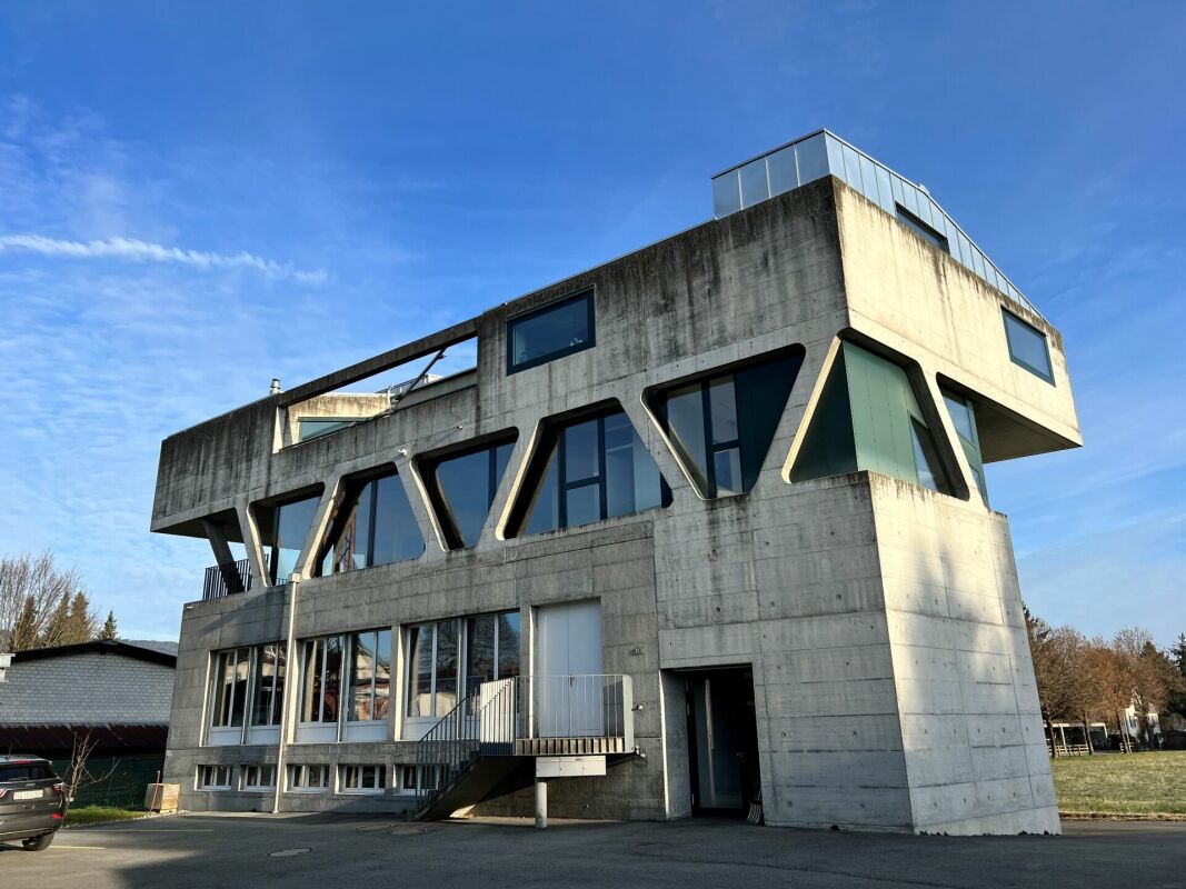 150m² workshop