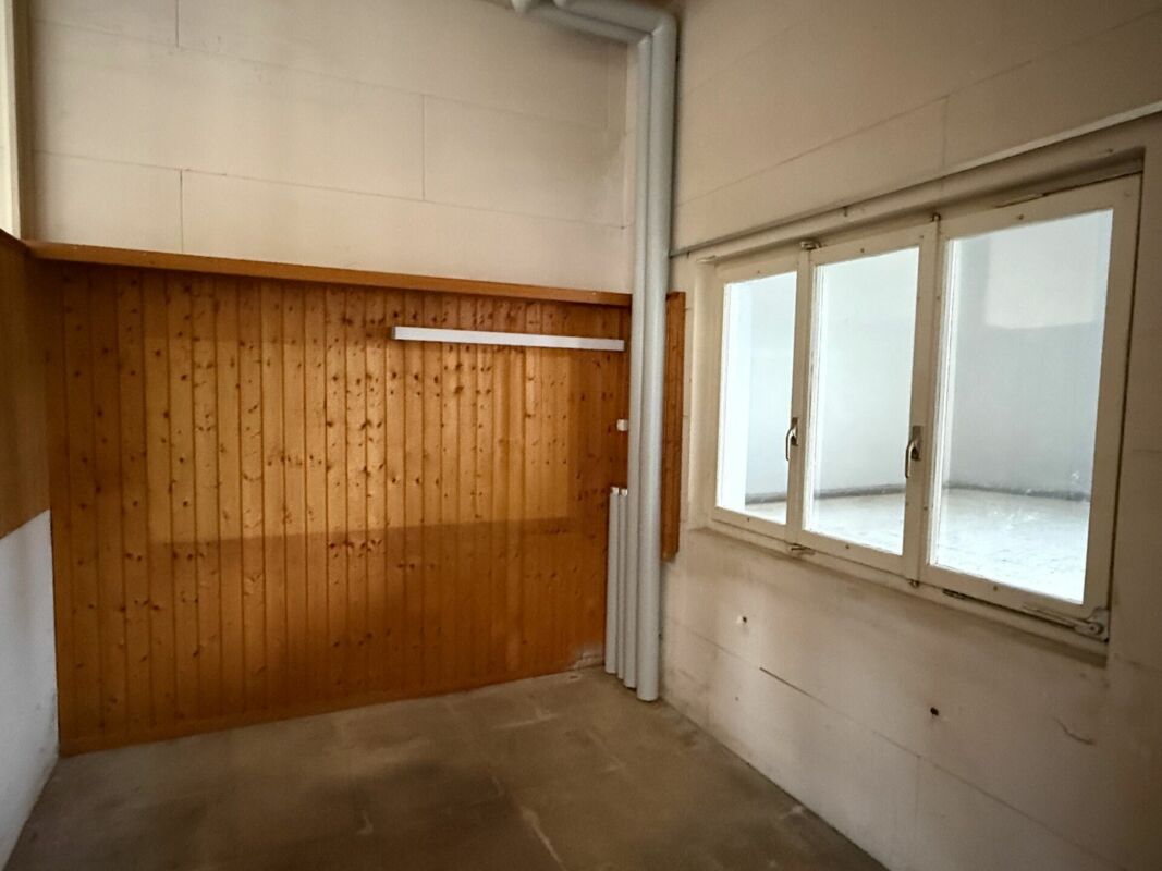 150m² workshop