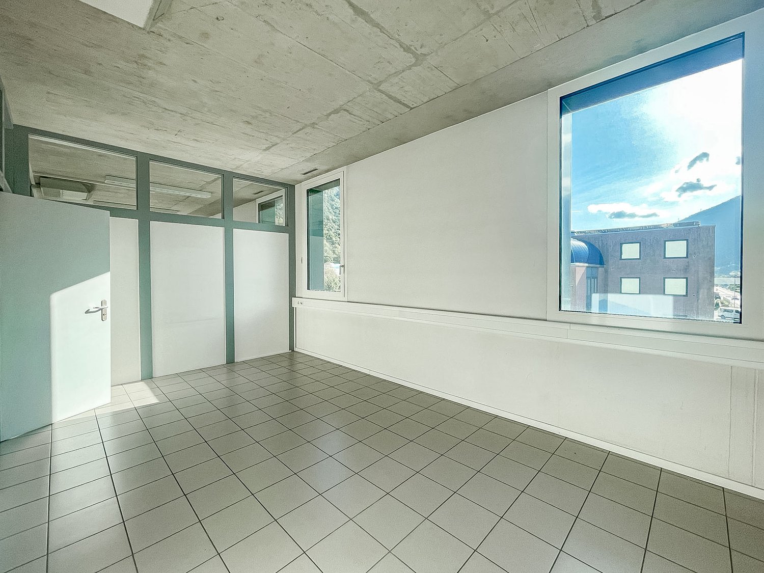 245m² office, photo 3 of 7