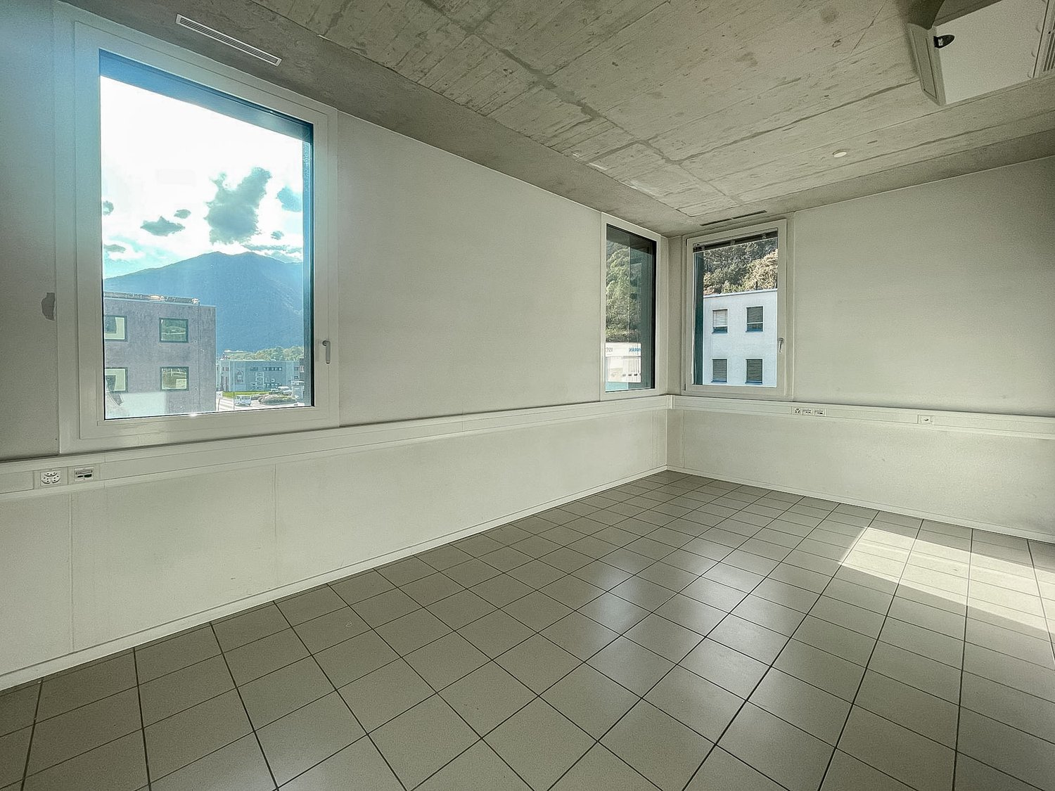 245m² office, photo 2 of 7