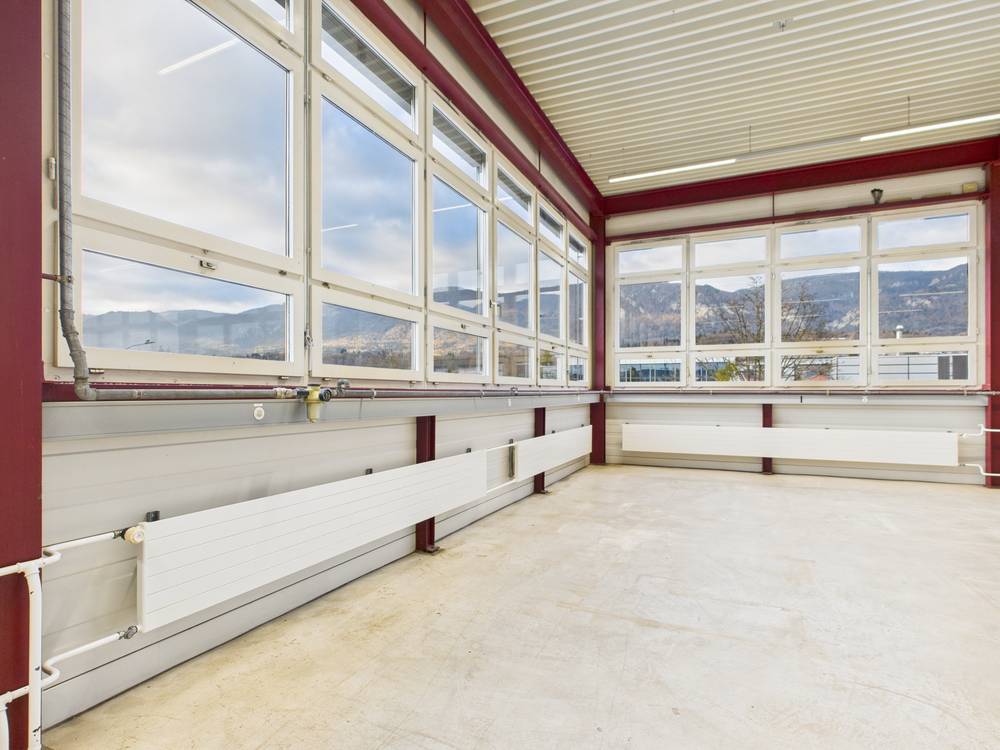 2167m² industrial object, photo 1 of 10