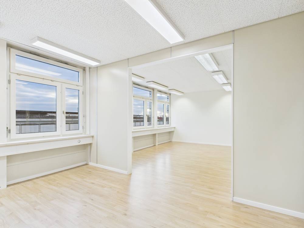 2167m² industrial object, photo 9 of 10