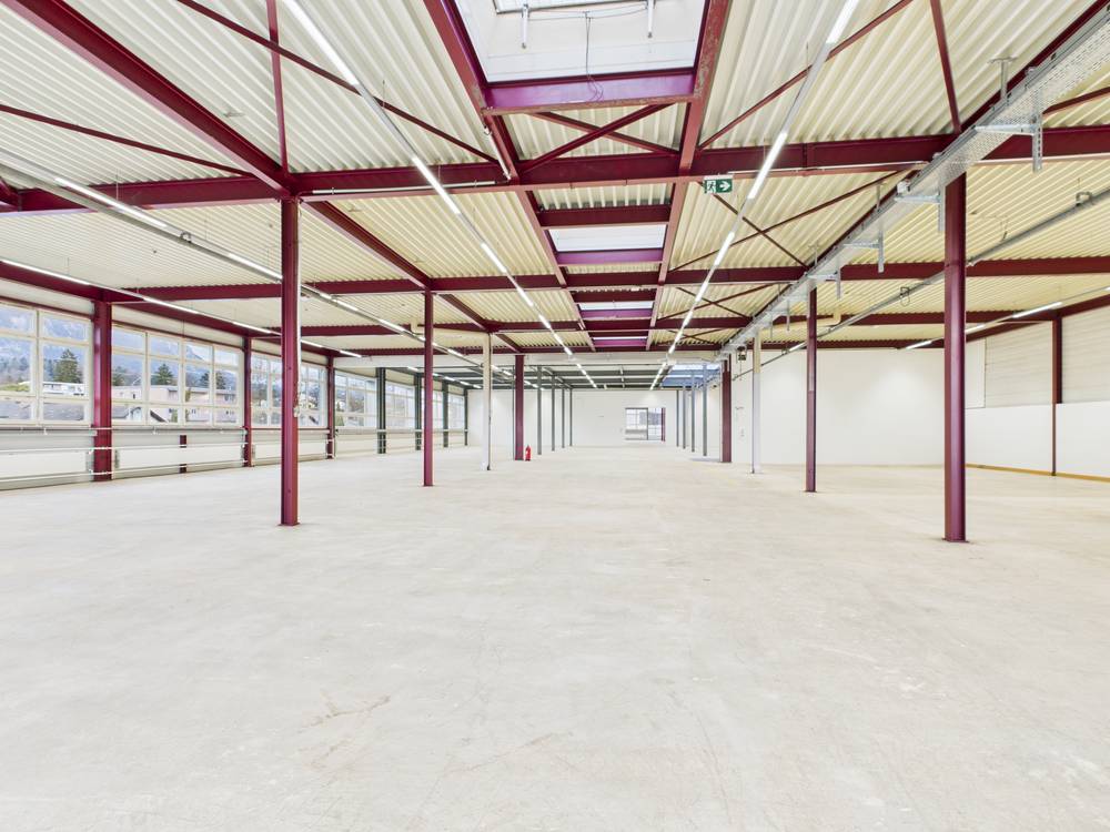 2167m² industrial object, photo 2 of 10