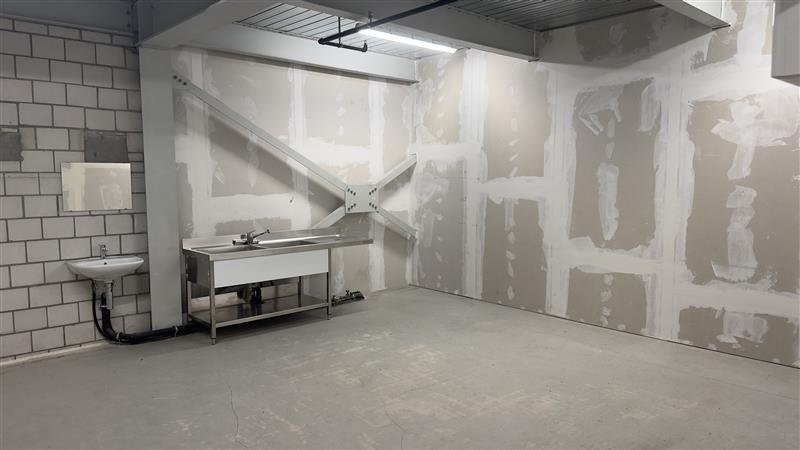 40m² storage room