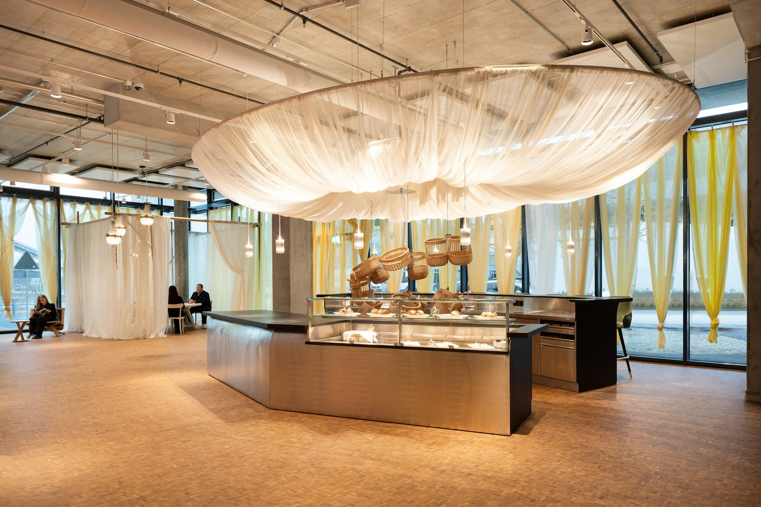 720m² office