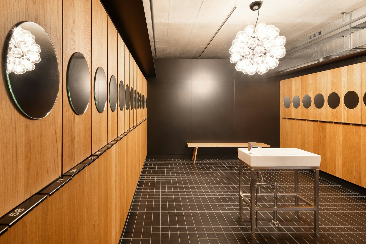 720m² office