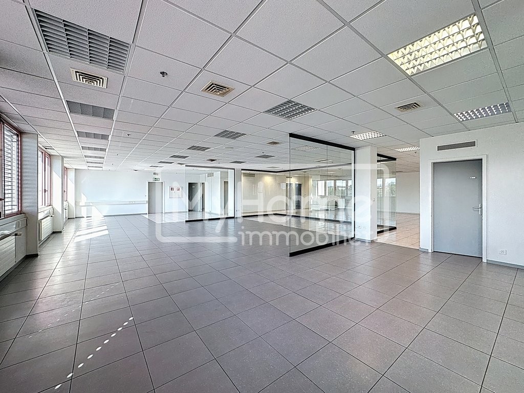 516m² shop, photo 1 of 10