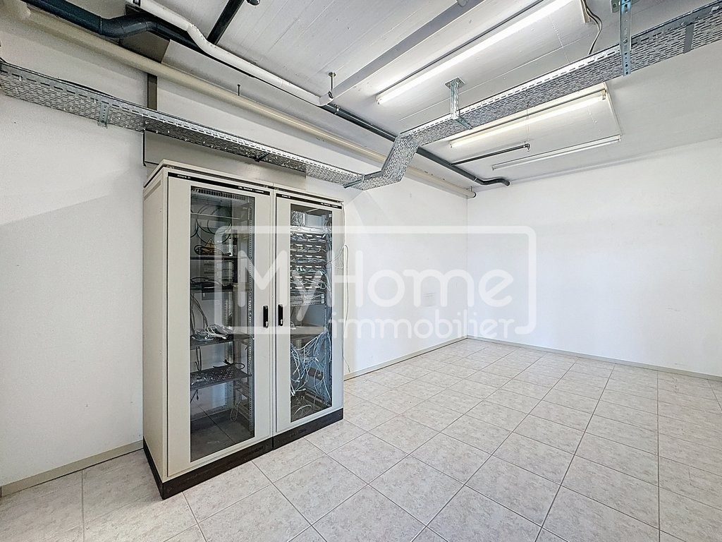 516m² shop, photo 2 of 10