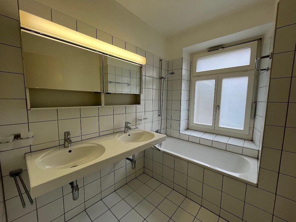 5 rooms apartment