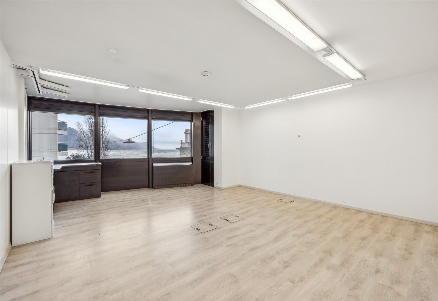 420m² office, photo 3 of 6