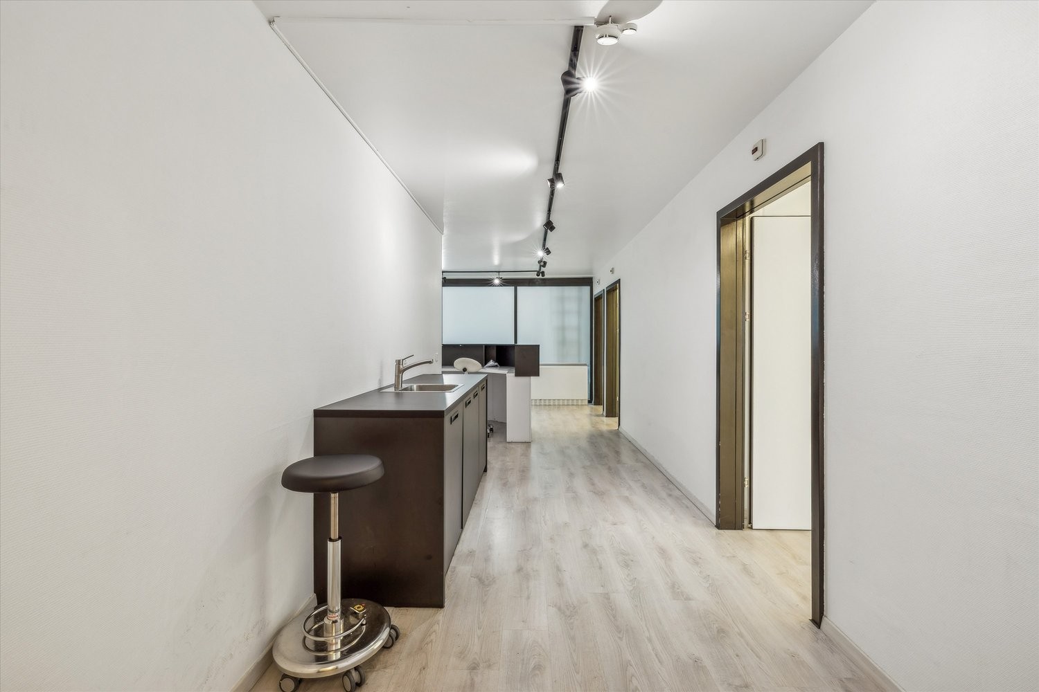420m² office, photo 5 of 6