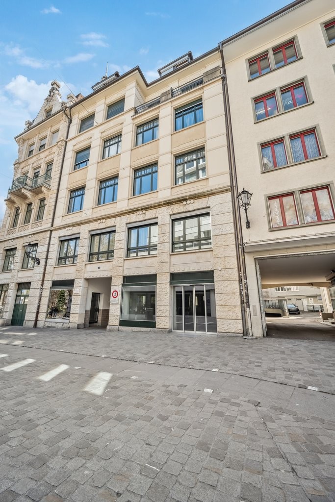 65m² shop, photo 1 of 8
