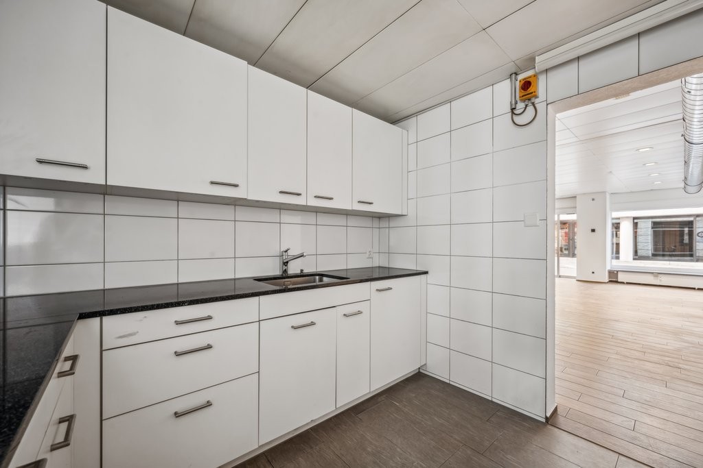 65m² shop, photo 6 of 8