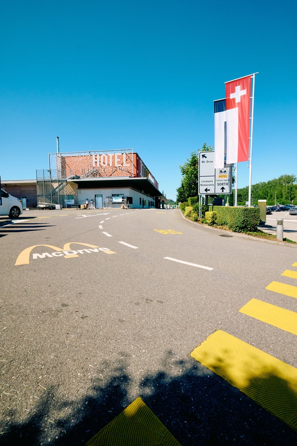 156m² shop
