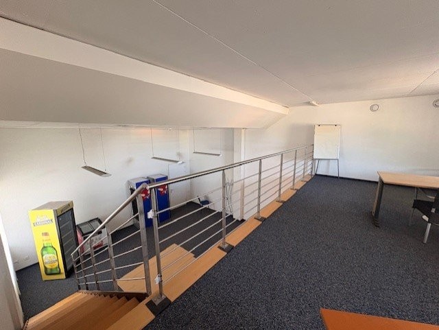 156m² shop