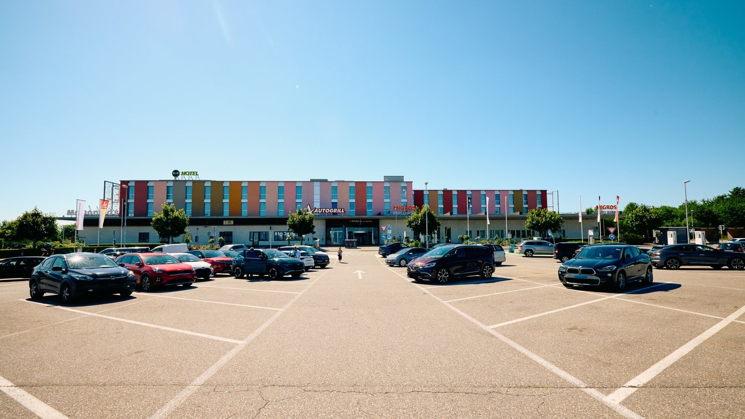 156m² shop