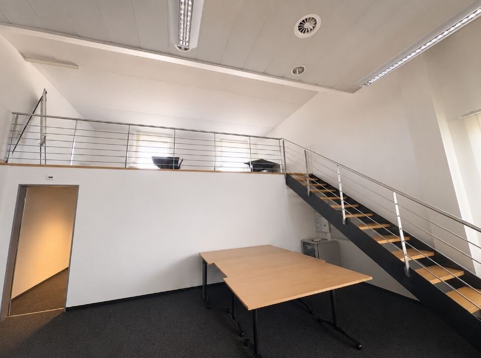 156m² shop